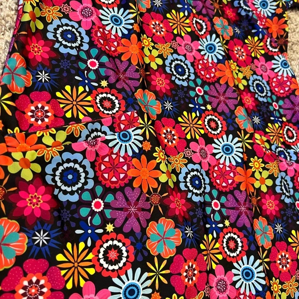 KATHERINE’S WAY DORAL dress in bold blossoms shift dress NWOT size XS UPF 50+ - Picture 10 of 12